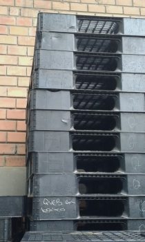 PALETE DE PL�STICO SEMINOVO MODELO PL-6 TIPO 2