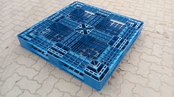 PALETE DE PLSTICO SEMINOVO NA COR AZUL MODELO PL-9 TIPO 1
