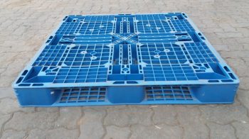 PALETE DE PLSTICO SEMINOVO NA COR AZUL MODELO PL-9 TIPO 1