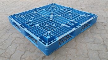 PALETE DE PLSTICO SEMINOVO NA COR AZUL MODELO PL-9 TIPO 1